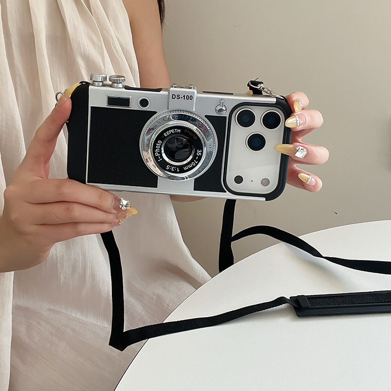 Emily in Paris Vintage Camera  - Vintage Items recensione e prezzo