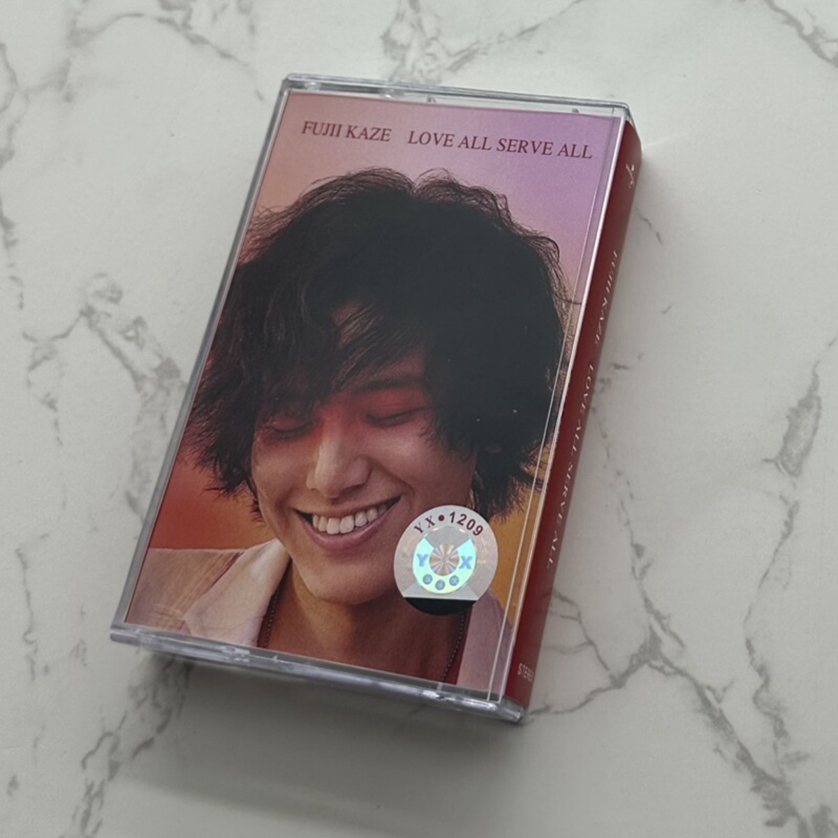 Fujii Kaze LOVE ALL SERVE ALL  - Vintage Collection recensione e prezzo