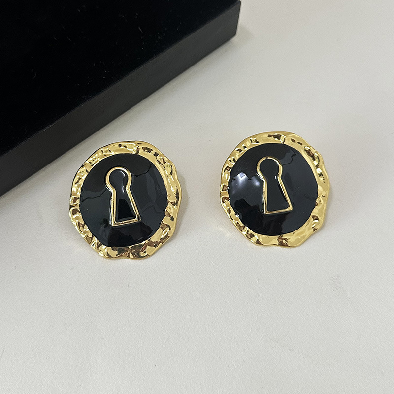 Exaggerated Black Enameled All - Vintage Collectible Jewelry recensione e prezzo