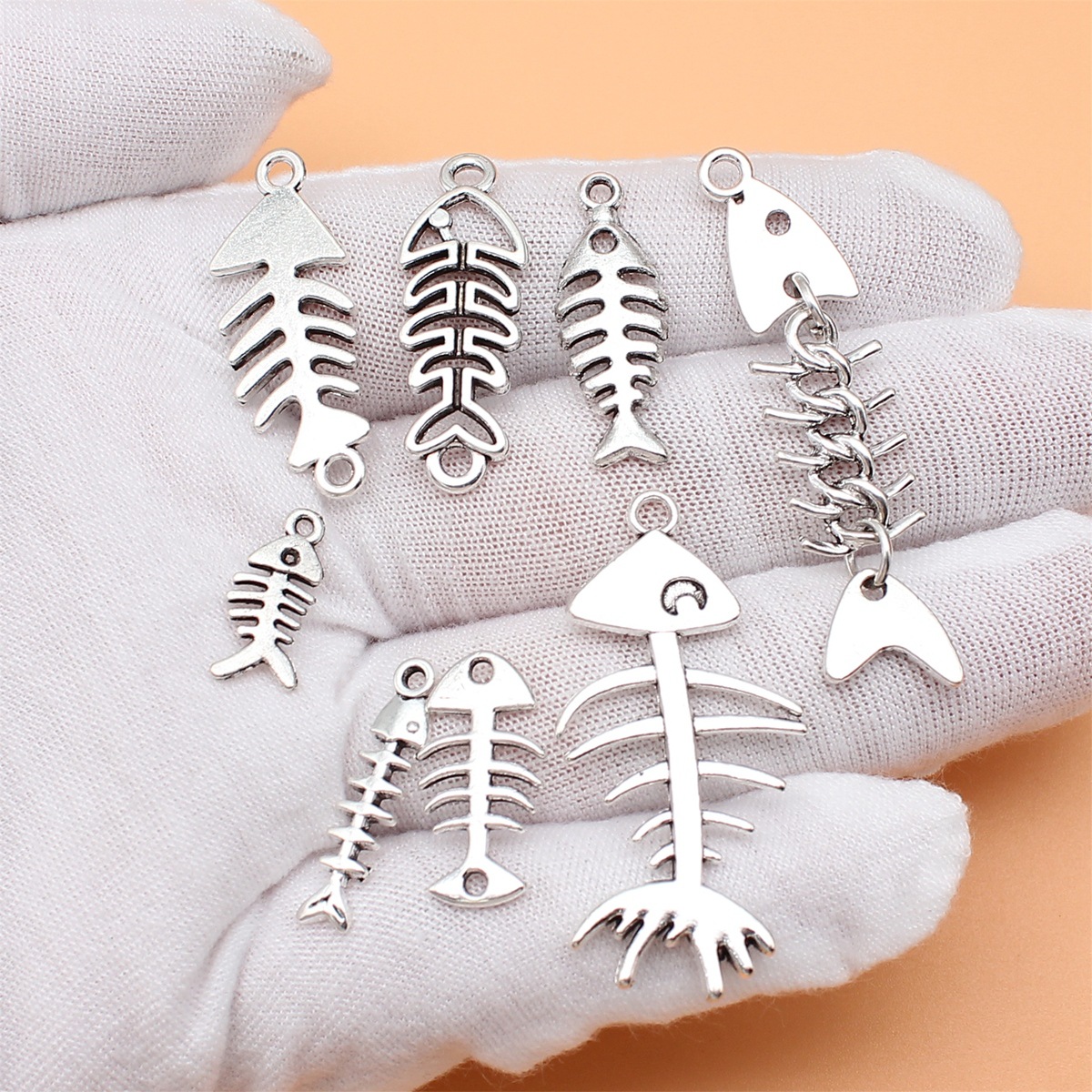 8pcs Antique Silver Color Fish - Vintage Collectible Jewelry recensione e prezzo